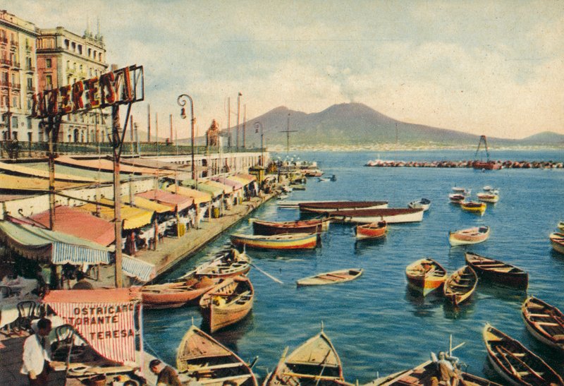 Nápoles: Santa Lucía con el Vesubio (foto en color) de Italian Photographer