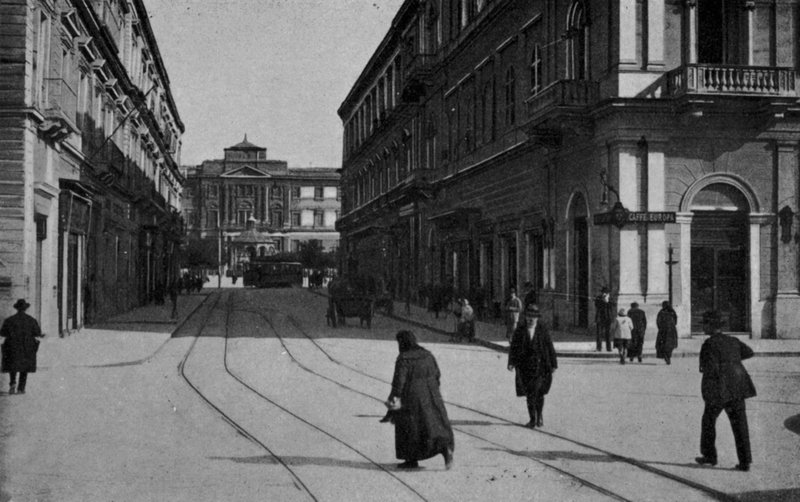 Taranto, Via Archita, Palazzo degli Uffici de Italian Photographer