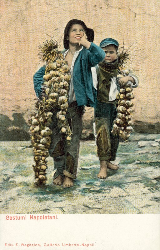 Jóvenes vendedores de ajo, Nápoles de Italian Photographer