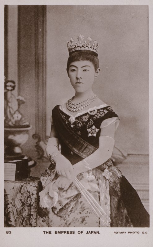 Emperatriz Shoken, esposa del Emperador Meiji de Japón de Japanese Photographer