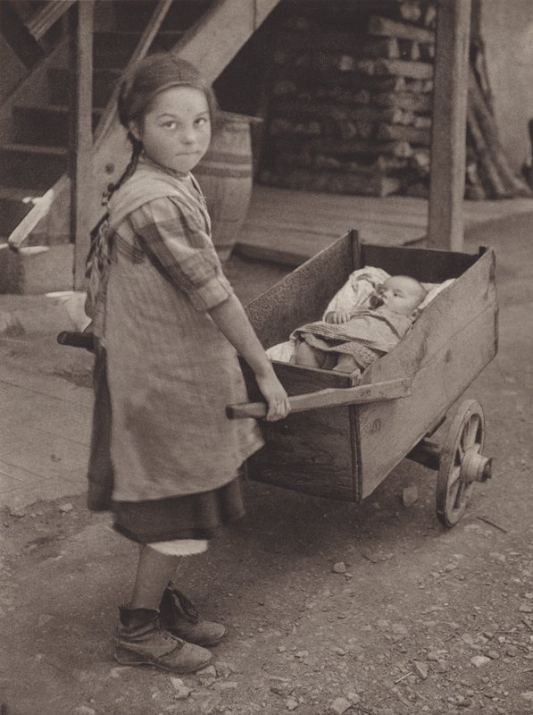 Suiza: La vida sencilla, un primitivo perambulatorio (foto en blanco y negro) de Jean Gaberell