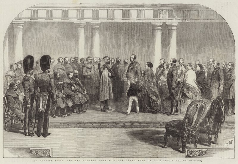 Su Majestad inspeccionando a los guardias heridos en el Gran Salón del Palacio de Buckingham de John Gilbert