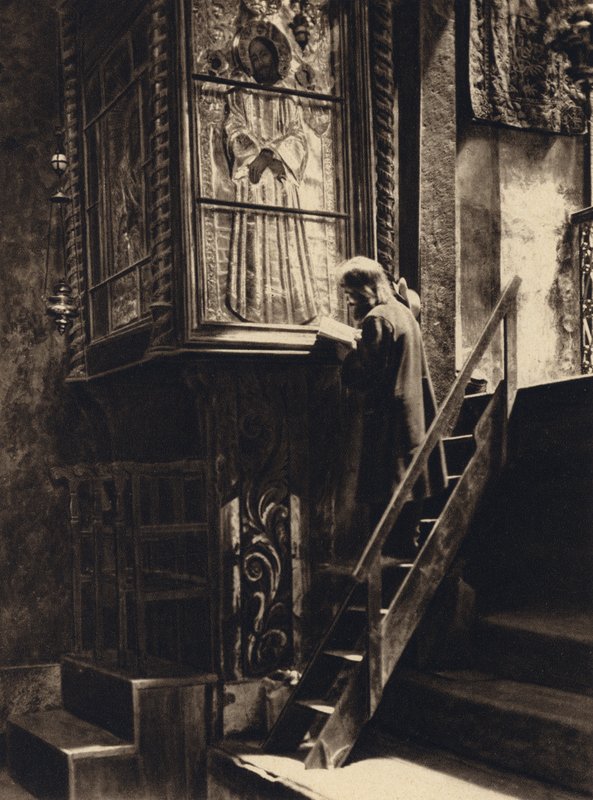 Jerusalén, Iglesia del Santo Sepulcro, Monje orante (foto en blanco y negro) de Karl Grober