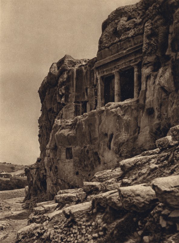 Jerusalén, Gruta de Santiago en el Valle del Cedrón (foto b/n) de Karl Grober