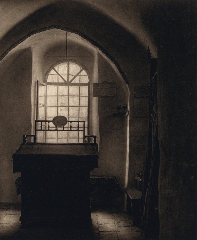 Jerusalén, pequeña sinagoga en el lugar de las lamentaciones de los judíos (foto en blanco y negro) de Karl Grober