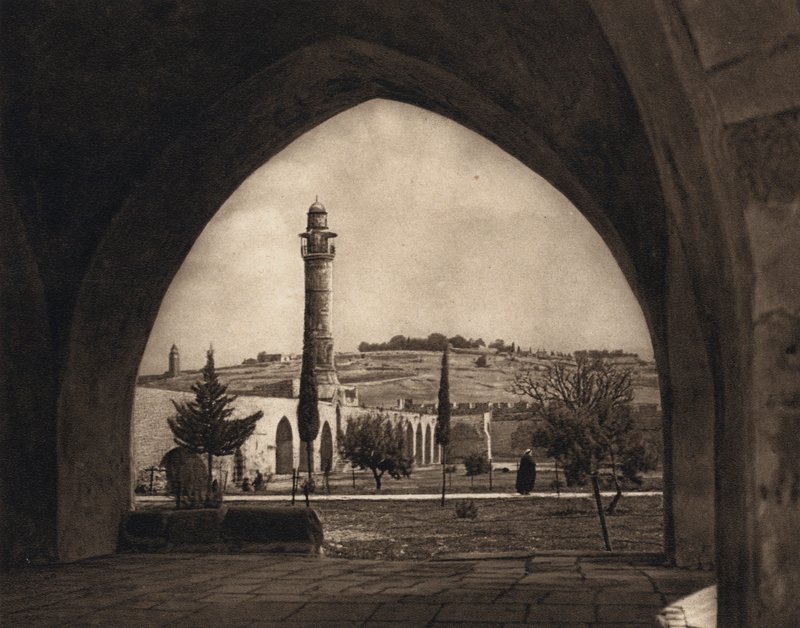 Jerusalén, vista del Monte de los Olivos desde el lugar del Templo (foto en blanco y negro) de Karl Grober