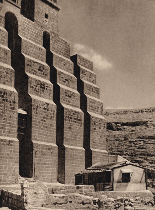 Mar Saba, contrafuertes de la iglesia del monasterio (foto en blanco y negro) de Karl Grober
