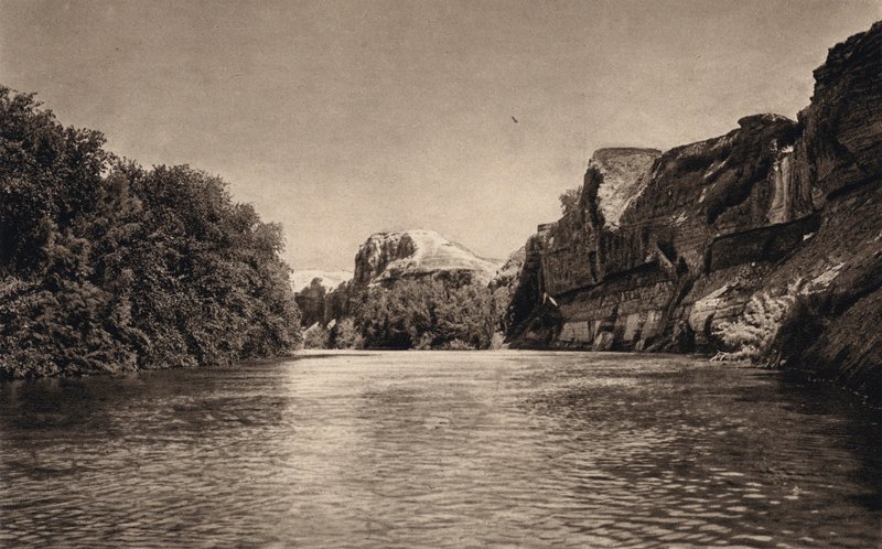 Orilla escarpada del Jordán (foto en blanco y negro) de Karl Grober
