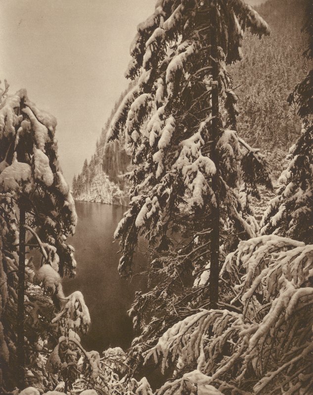 Der Konigssee bei Berchtesgaden; El Konigs-See cerca de Berchtesgaden (foto b/n) de Kurt Hielscher