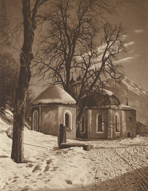 Die Lorettokapelle bei Oberstdorf; La capilla del Loreto cerca de Oberstdorf (foto en blanco y negro) de Kurt Hielscher