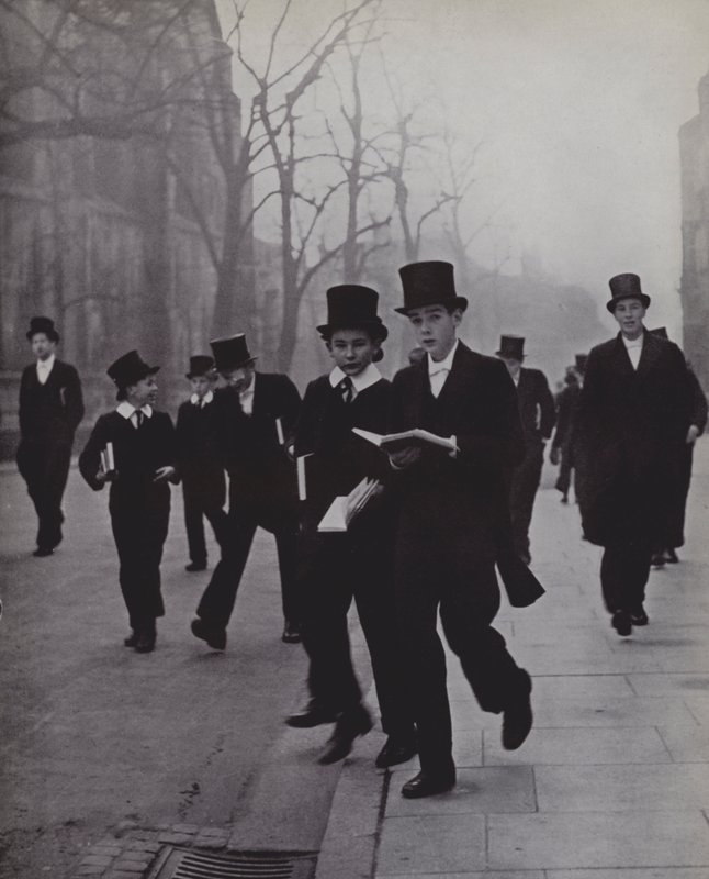 Entre la capilla y la escuela, Eton de Laszlo Moholy Nagy