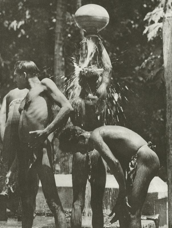 En el pozo (foto en blanco y negro) de Lionel Wendt
