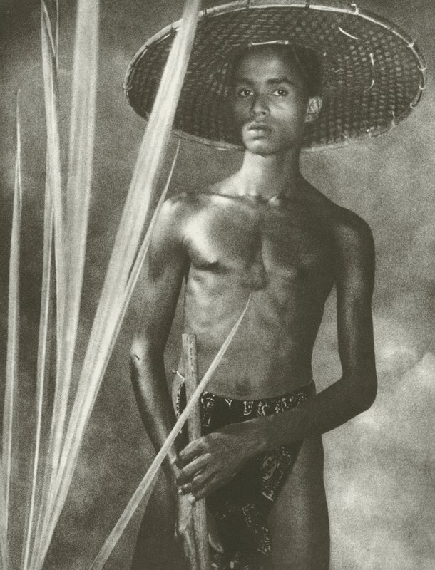 Goviya (foto en blanco y negro) de Lionel Wendt