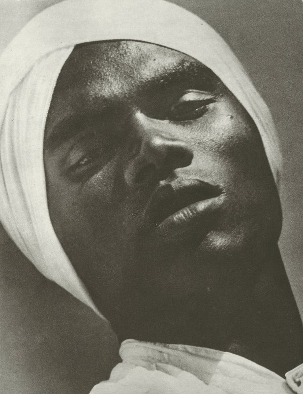 Cabeza de Raman (foto en blanco y negro) de Lionel Wendt