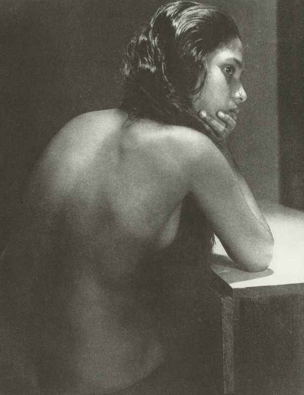 Desnudo (foto en blanco y negro) de Lionel Wendt