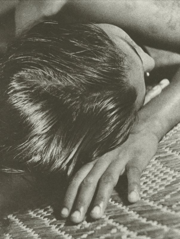 Siesta (foto en blanco y negro) de Lionel Wendt