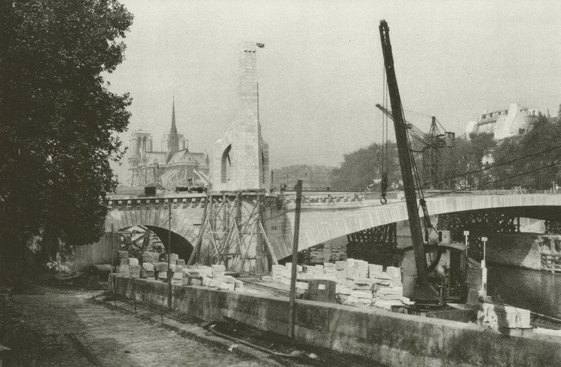 París: Vista de las orillas del Sena sobre Notre-Dame (foto en blanco y negro) de Mario Bucovich