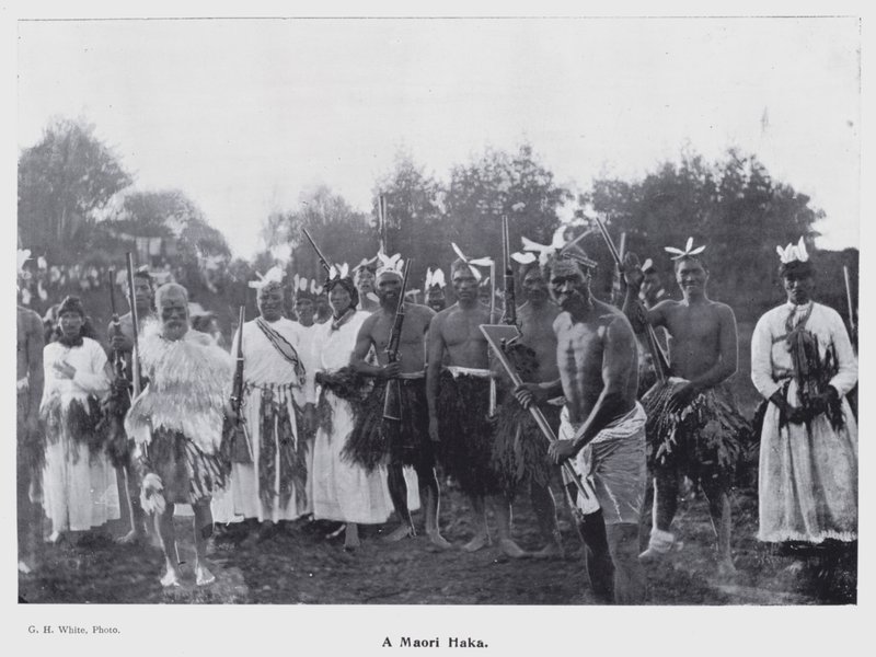 New Plymouth, Nueva Zelanda: Un Haka Maori (foto en blanco y negro) de New Zealand Photographer