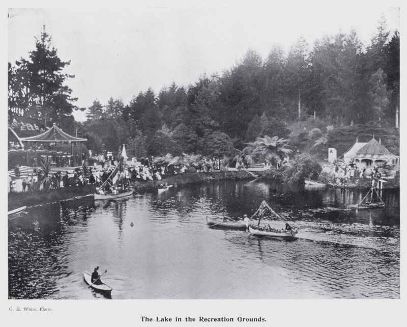 Nueva Plymouth, Nueva Zelanda: El lago en los terrenos de recreo de New Zealand Photographer