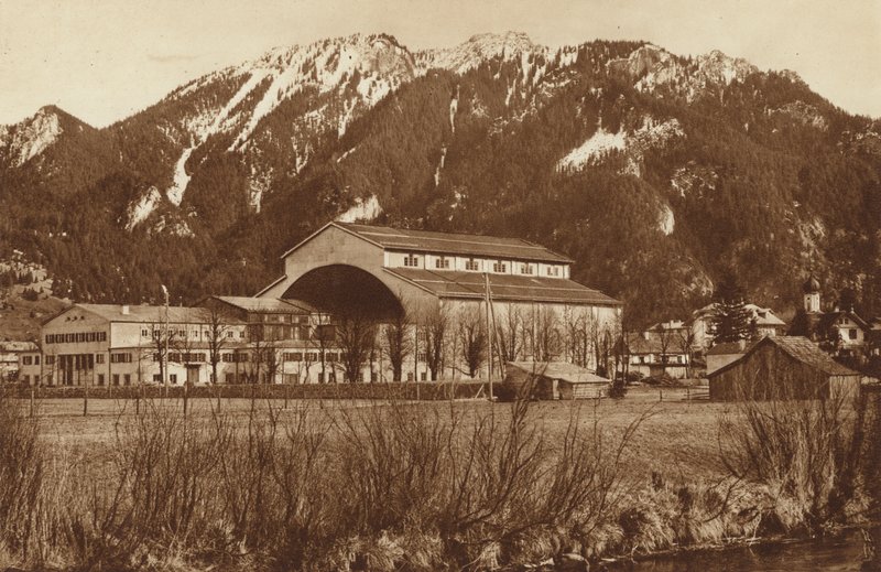 La casa de la Pasión en Oberammergau, vista hacia Laber de Otto Ballerstedt