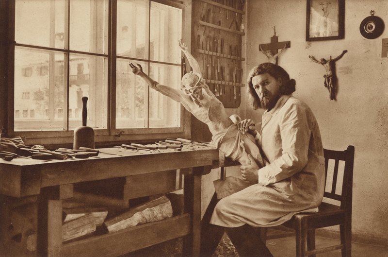 Taller de talladores de madera en Oberammergau, Alois Lang, el Representante de Cristo en la Pasión de 1930 de Otto Ballerstedt