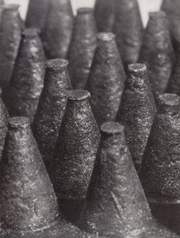 Dientes de un cepillo de goma "salvajabón" (foto b/n) de Paul Henning