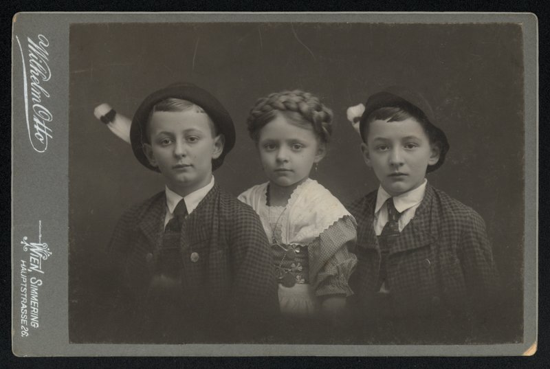 Retrato de tres niños austriacos de Austrian Photographer