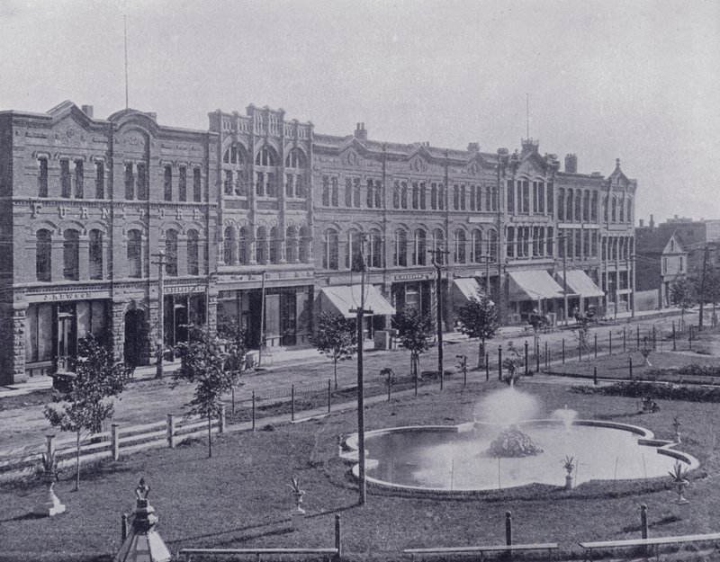 Canadá: Victoria Row, desde los Jardines de Queen