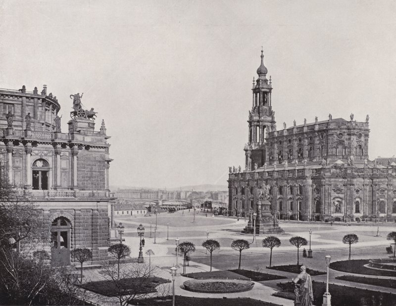 Vista desde el Muro del Zwinger hacia la Plaza del Teatro de Photographer German