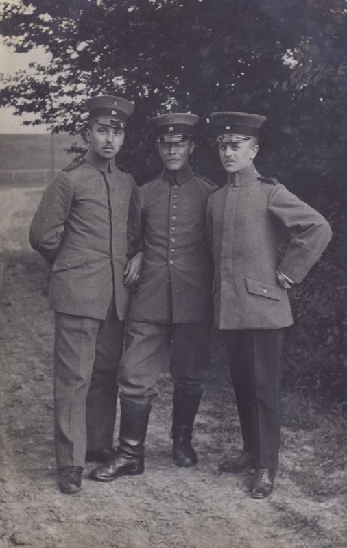 Grupo de tres soldados del ejército alemán (foto en blanco y negro) de Photographer German