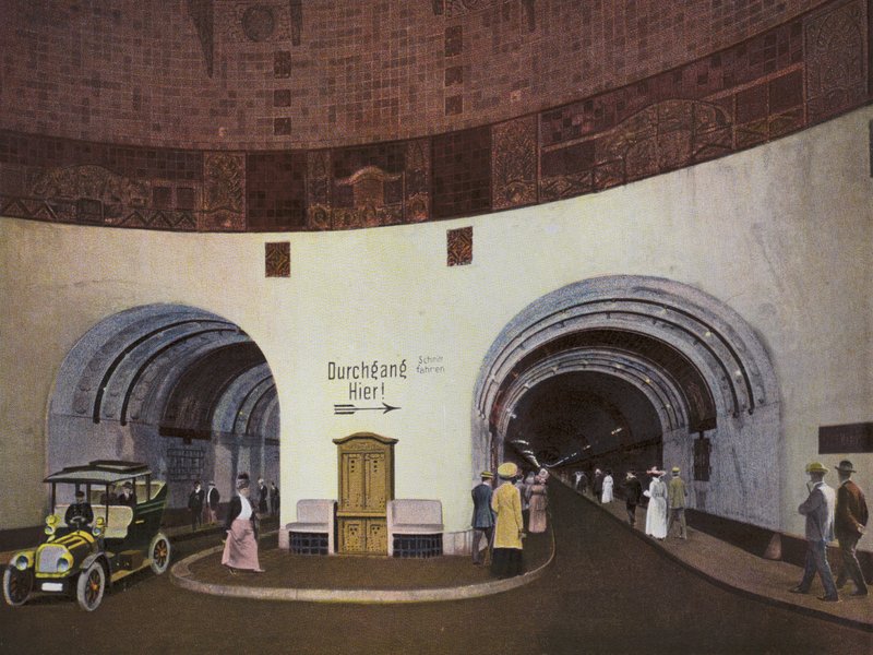 Hamburgo: Elbtunnel, construido 1908-11, longitud 450m, profundidad 20m, costo aprox. 11 millones M de Photographer German