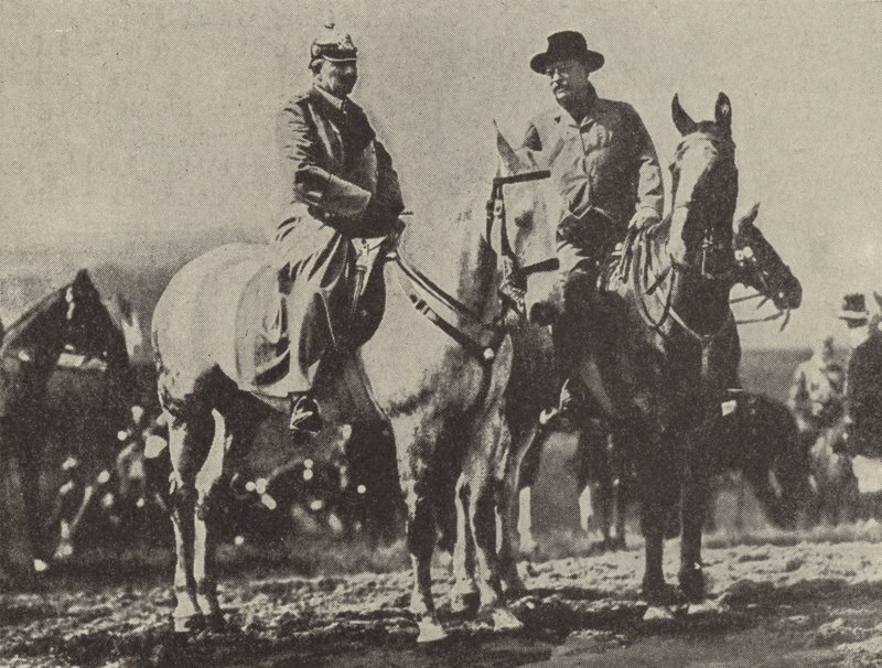 Kaiser Wilhelm II de Alemania y el presidente de EE.UU. Theodore Roosevelt observando al ejército alemán en maniobras de Photographer German
