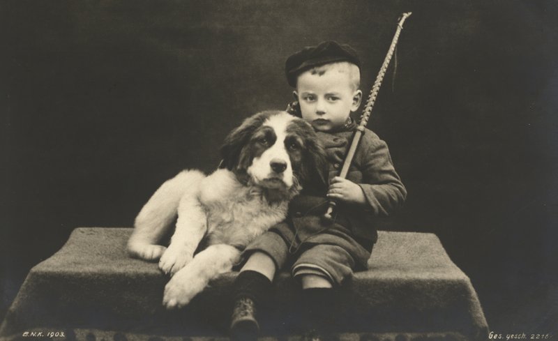 Niño pequeño con perro de Photographer German