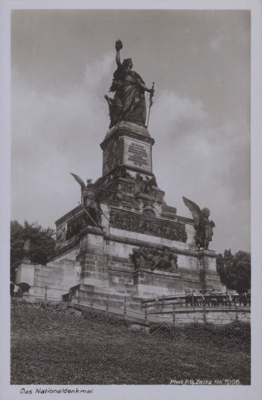 Nationaldenkmal, monumento que conmemora la unificación de Alemania, Rudesheim am Rhein, Hesse (foto en b/n) de Photographer German