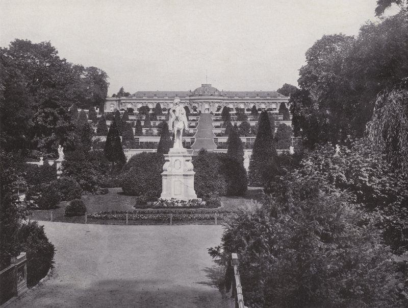 Potsdam, Monumento a Federico el Grande y Vista del Palacio Sanssouci de Photographer German