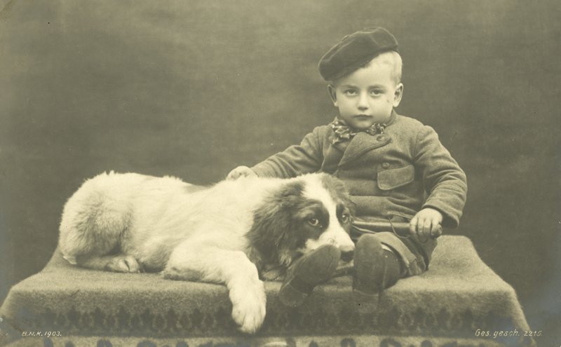 Niño pequeño con su perro de Photographer German