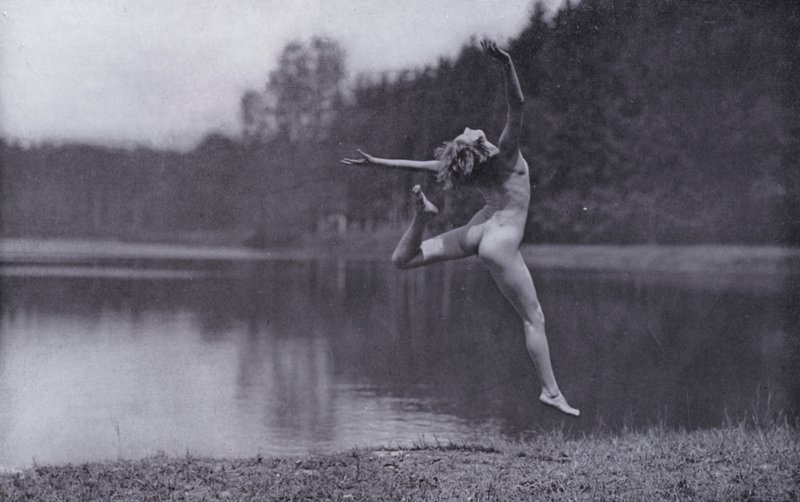 El cuerpo bello, cultura física para mujeres (foto b/n) de Photographer German