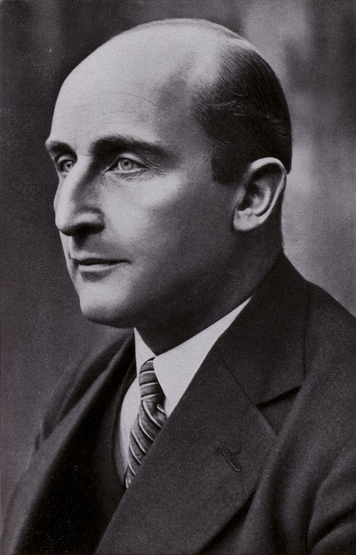 Werner March, arquitecto alemán que diseñó el estadio construido para los Juegos Olímpicos de 1936 en Berlín, Alemania de Photographer German