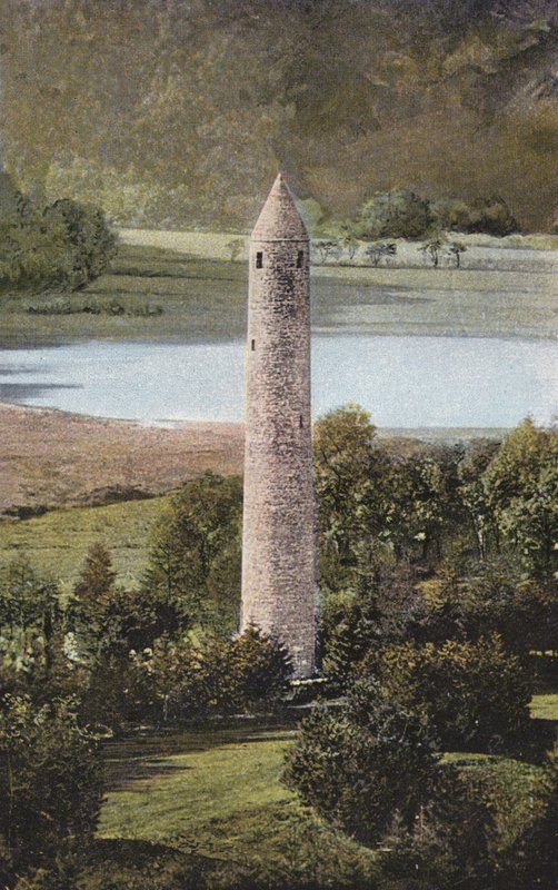 Irlanda: Antigua Torre Redonda, Glendalough, Condado de Wicklow (foto a color) de Photographer Irish