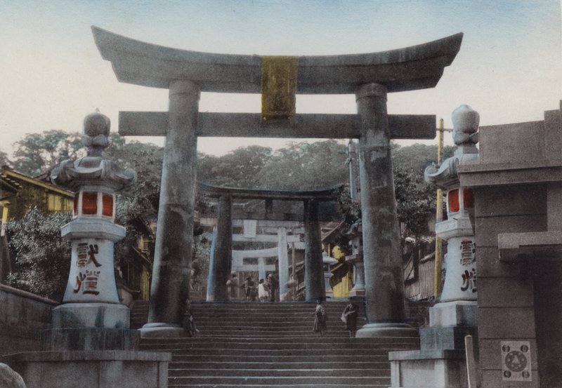 Japón, c.1912: Gran Torii en el Santuario Suwa, Nagasaki de Photographer Japanese