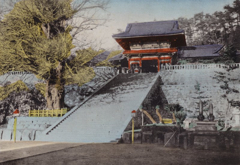 Japón, c.1912: Templo Hachiman, dedicado al dios de la guerra fundado a finales del siglo XII, Kamakura de Photographer Japanese