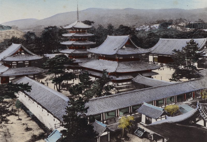 Japón, c.1912: Horyu-ji, el templo budista más antiguo de Japón, construido hace unos 1300 años, Yamato de Photographer Japanese