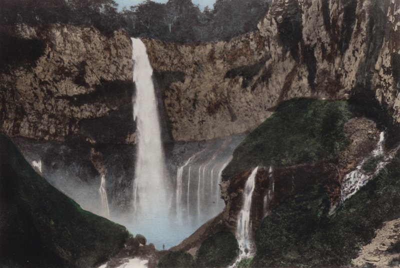 Japón, c.1912: Cascada Kegon, Nikko de Photographer Japanese