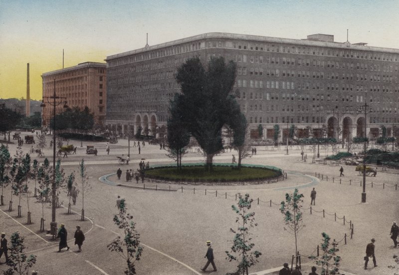 Japón, c.1912: Edificio Marunouchi, Tokio de Photographer Japanese