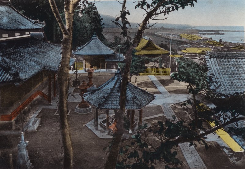Japón, c.1912: Miidera, una de las 8 Vistas de Ohmi, cerca de Kioto de Photographer Japanese