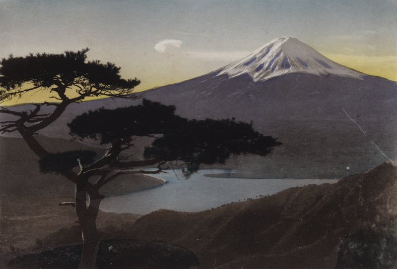 Japón, c.1912: Monte Fuji desde el Paso Misaka de Photographer Japanese