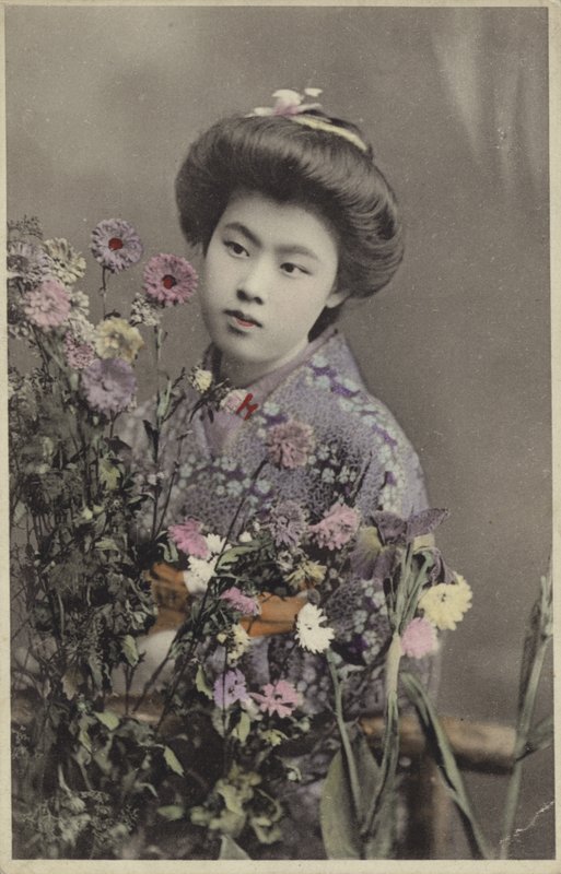 Niña japonesa con flores de Photographer Japanese