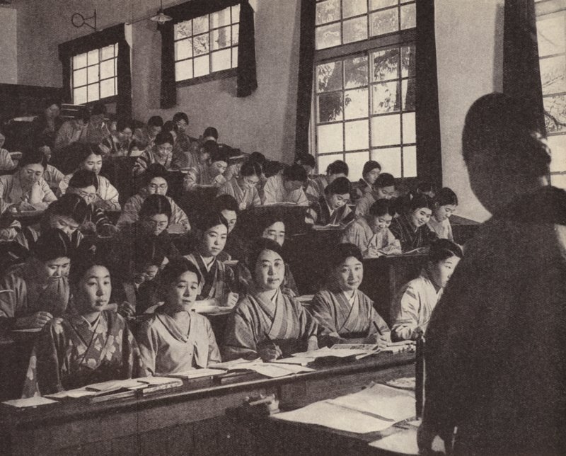 Jóvenes japonesas en su último año en la Universidad de Mujeres, Tokio de Photographer Japanese