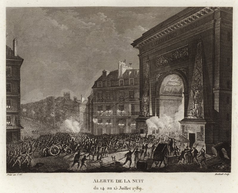 Multitudes se reúnen en las sombras de un arco triunfal de Prieur