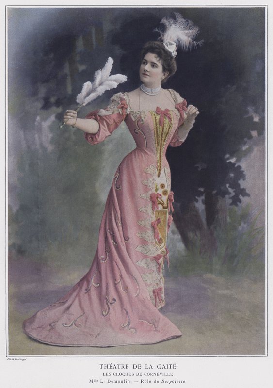 Leo Demoulin como Serpolette en Les Cloches de Corneville de Reutlinger Studio